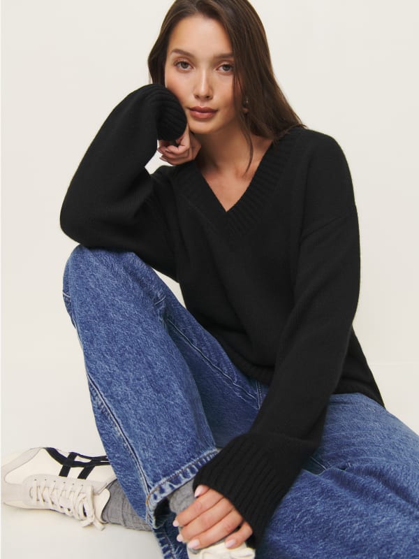 Jadey Cashmere Oversized V-neck Sweater - Black